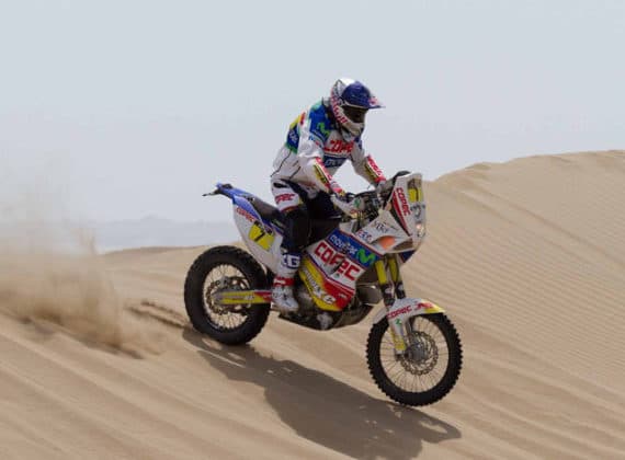 Mahindra junto a Francisco "Chaleco" López